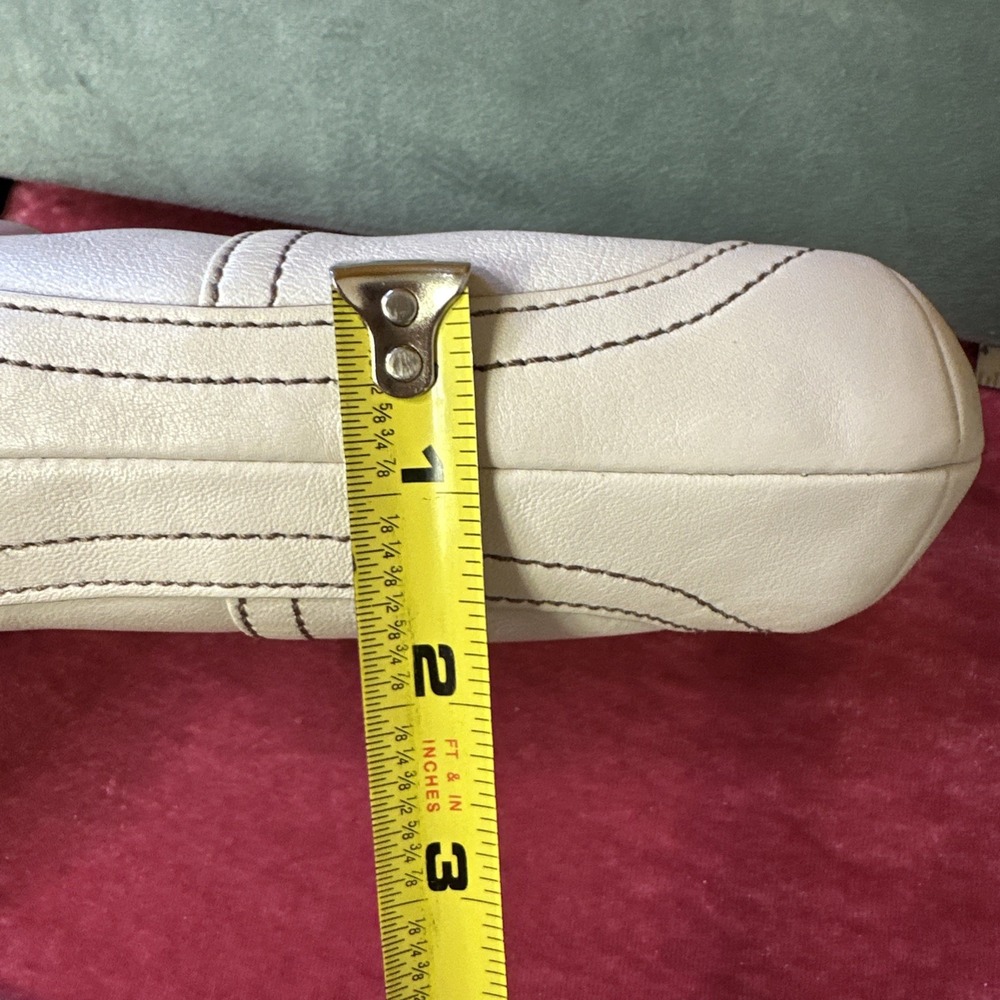 Vtg Coach Soho Kisslock Wristlet Clutch White Timeless Classic Minimalist - Picture 12 of 12